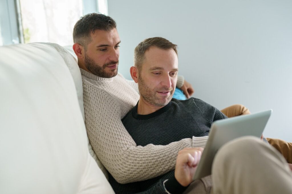 couple using ipad to write obituary together