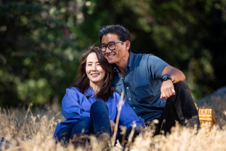 A couple enjoying a picnic at Lake Arrowhead Memorial Forest