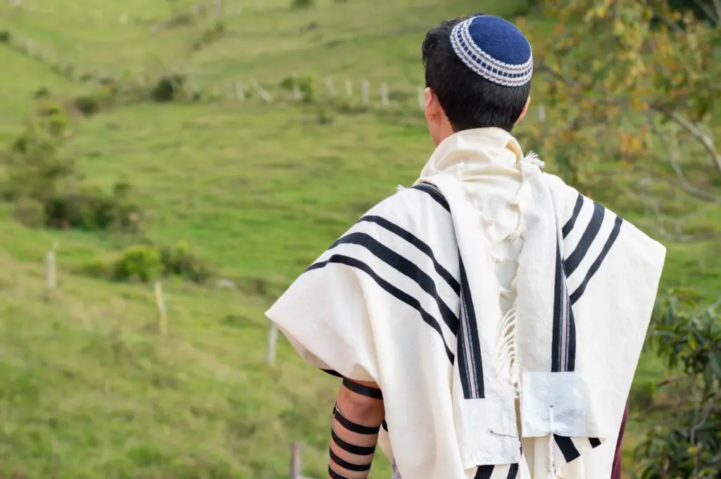 A jewish synagogue where a jewish memorial service is taking place