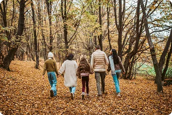 Couple silhouetted against a beautiful sunrise while walking up a hill together, representing the tranquility and peace of mind achieved through advance cremation planning with Everis Complete Cremation.